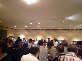 あまりに大人数の会場